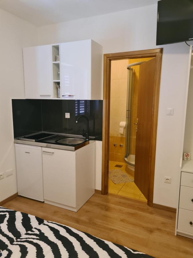 Apartments Petrovic Šilo Esterno foto