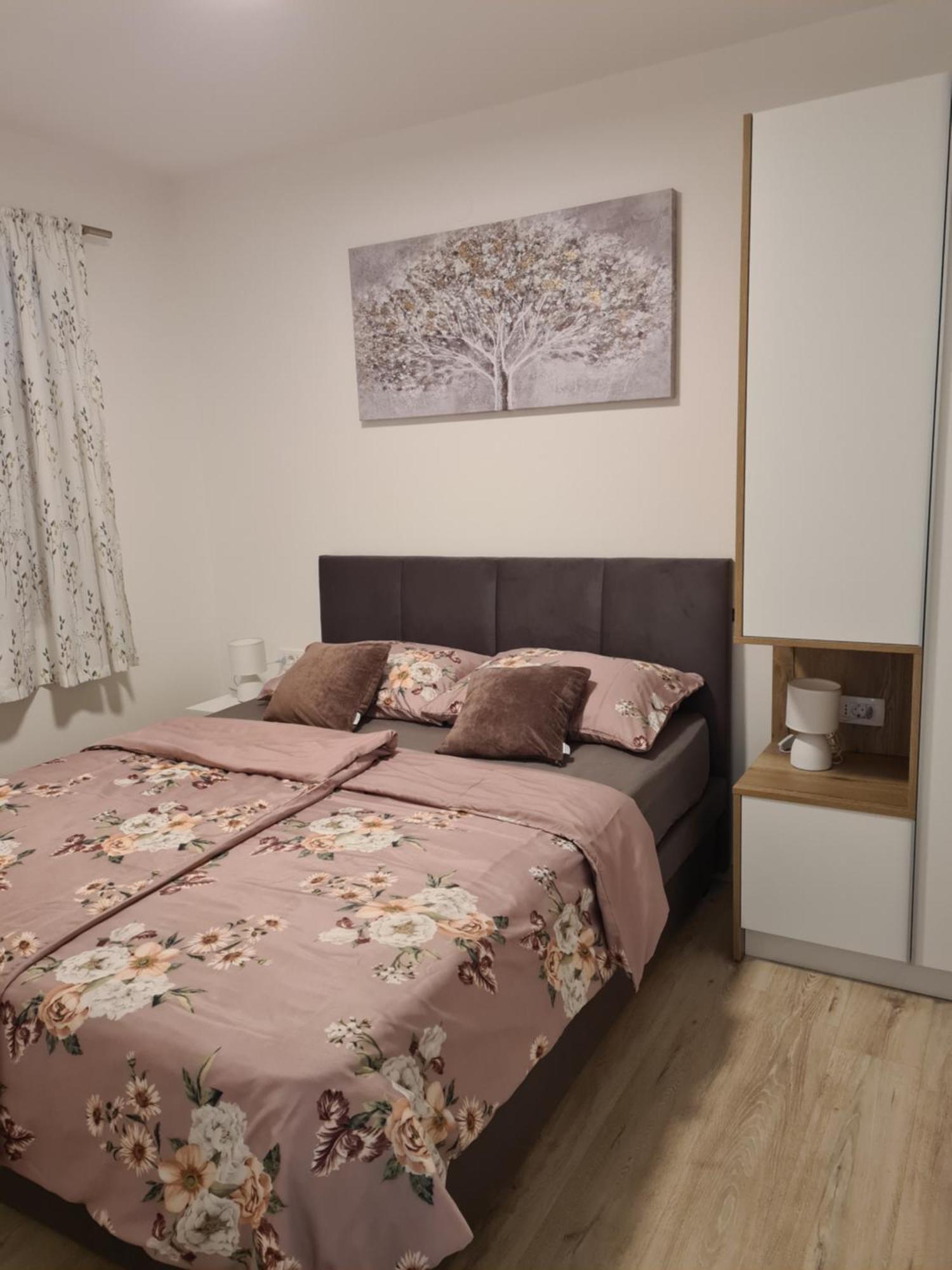 Apartments Petrovic Šilo Esterno foto