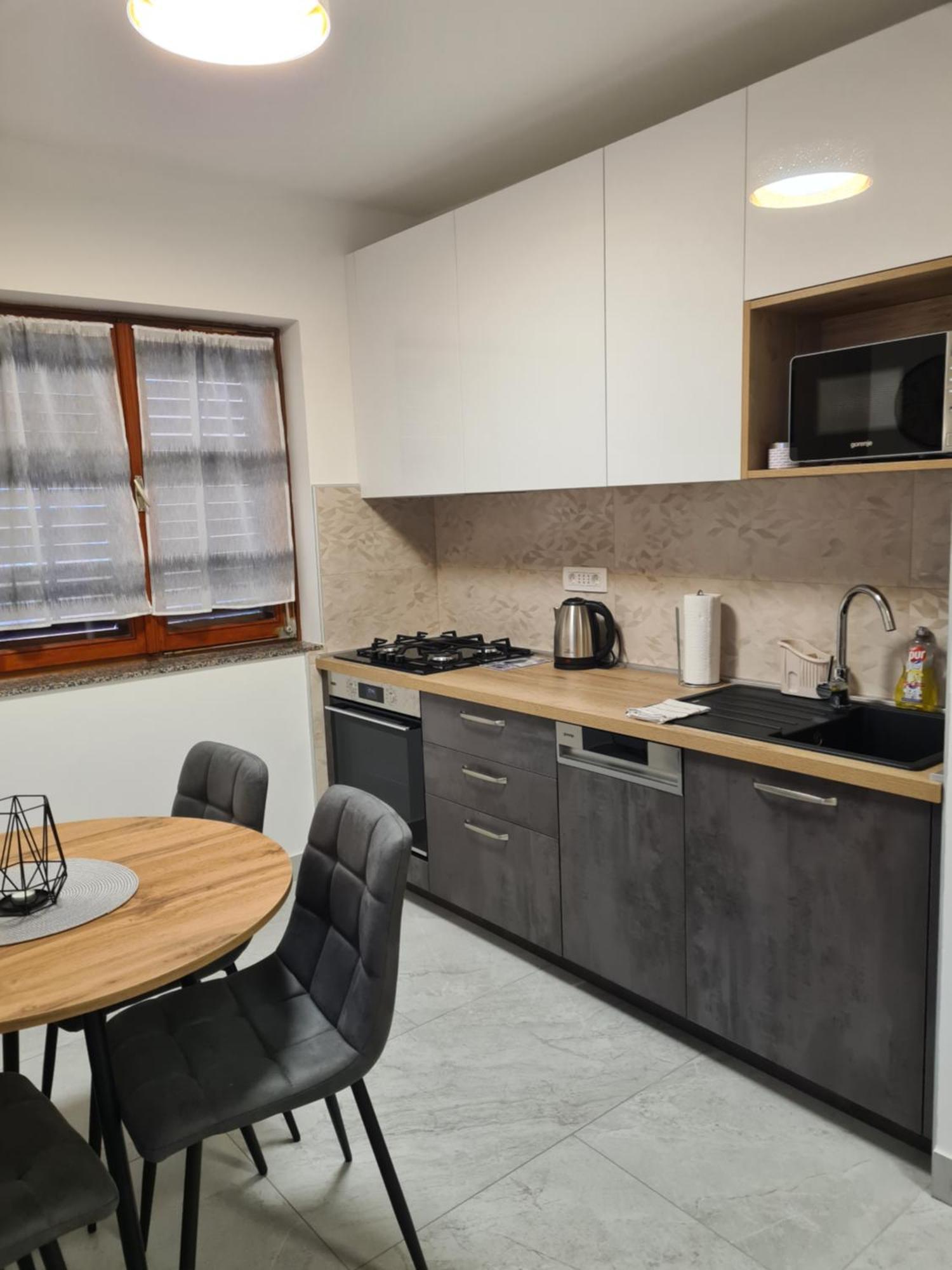 Apartments Petrovic Šilo Esterno foto
