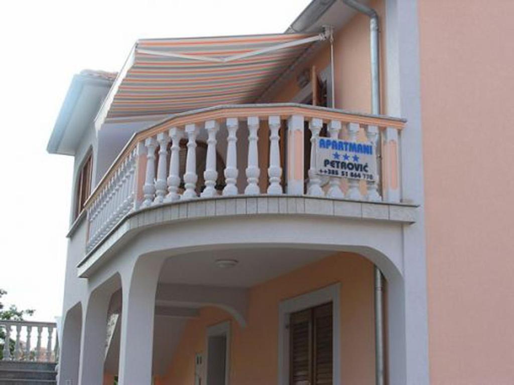 Apartments Petrovic Šilo Esterno foto